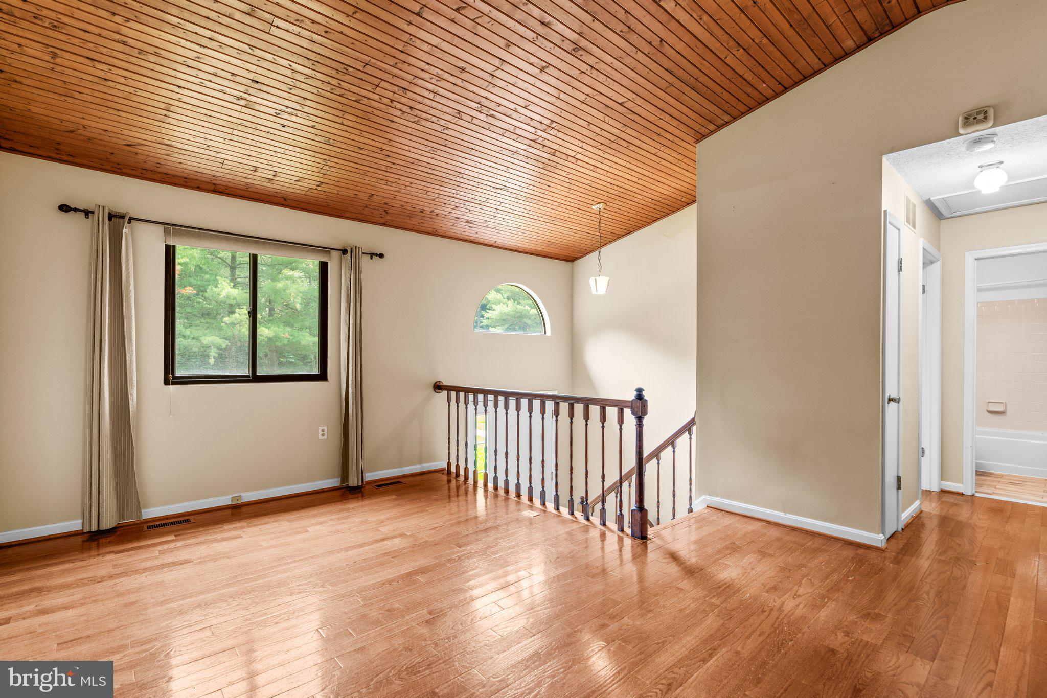 552 GREENHILL COURT