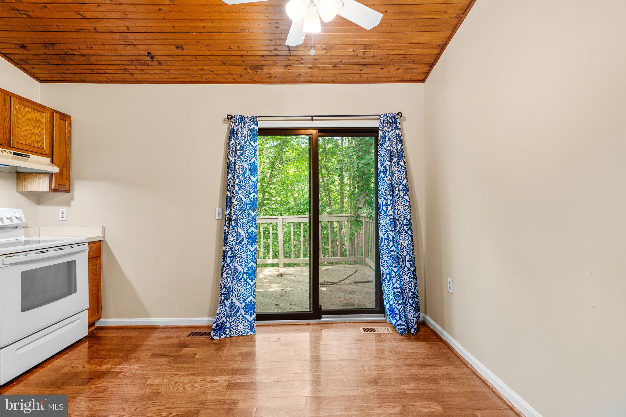 552 GREENHILL COURT