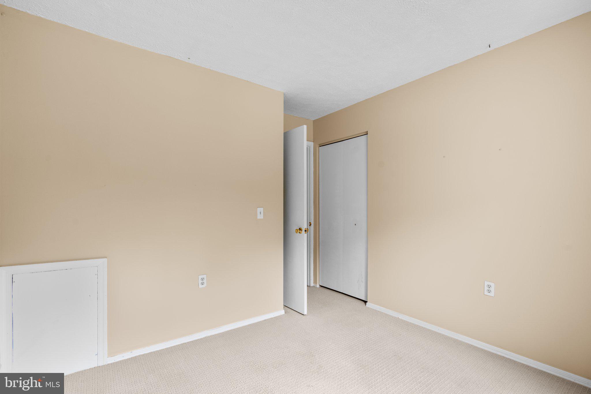 552 GREENHILL COURT