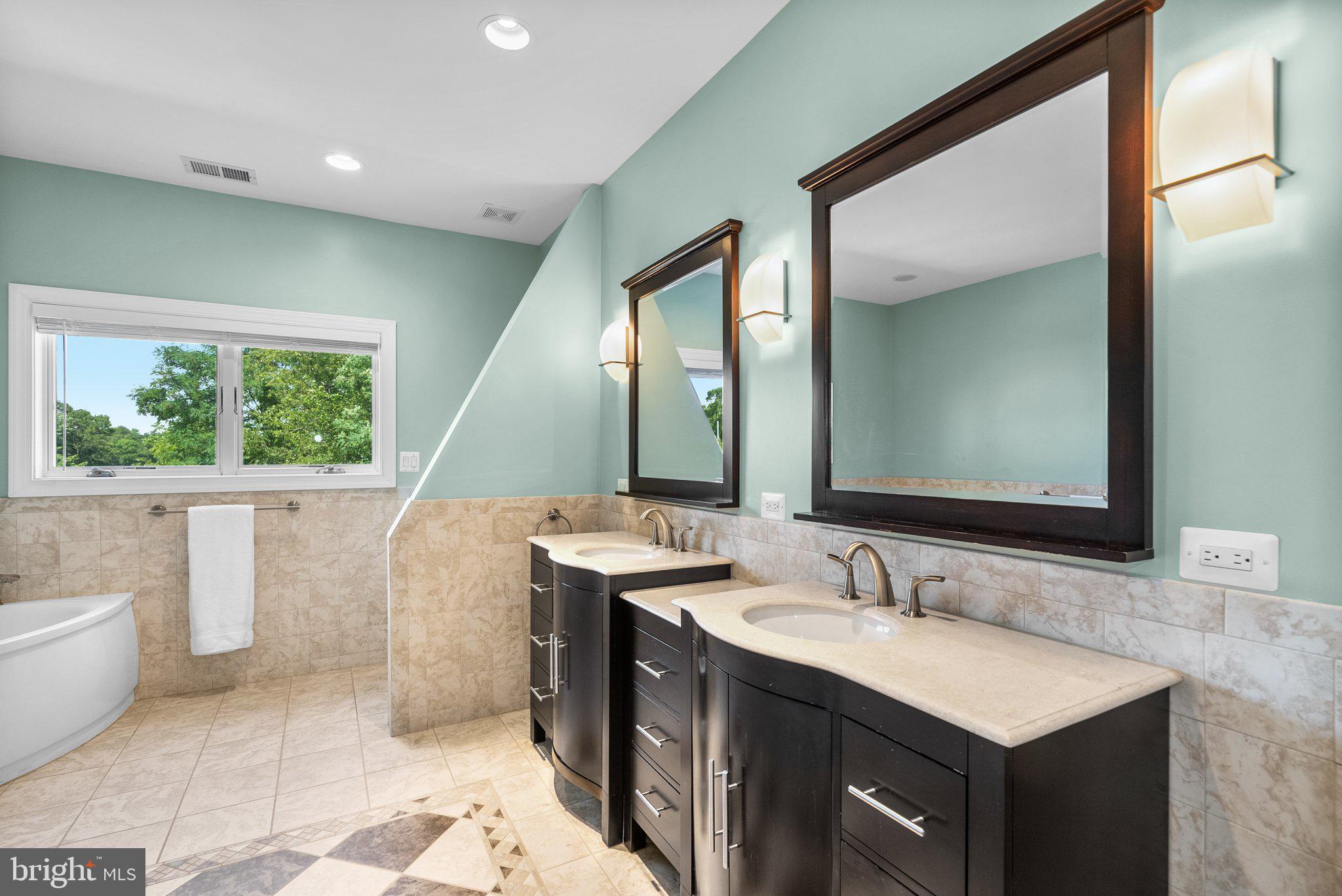 734 OAK GROVE CIRCLE