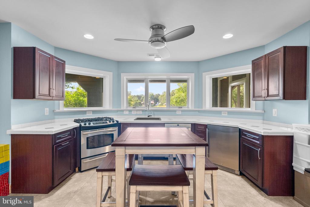 734 OAK GROVE CIRCLE