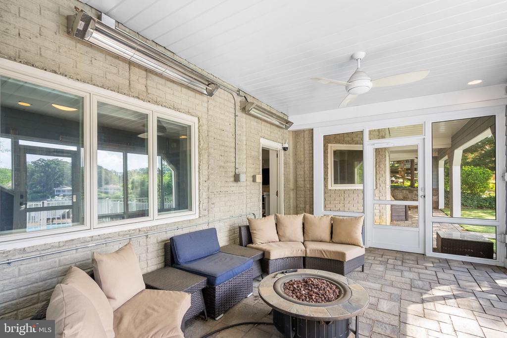 734 OAK GROVE CIRCLE