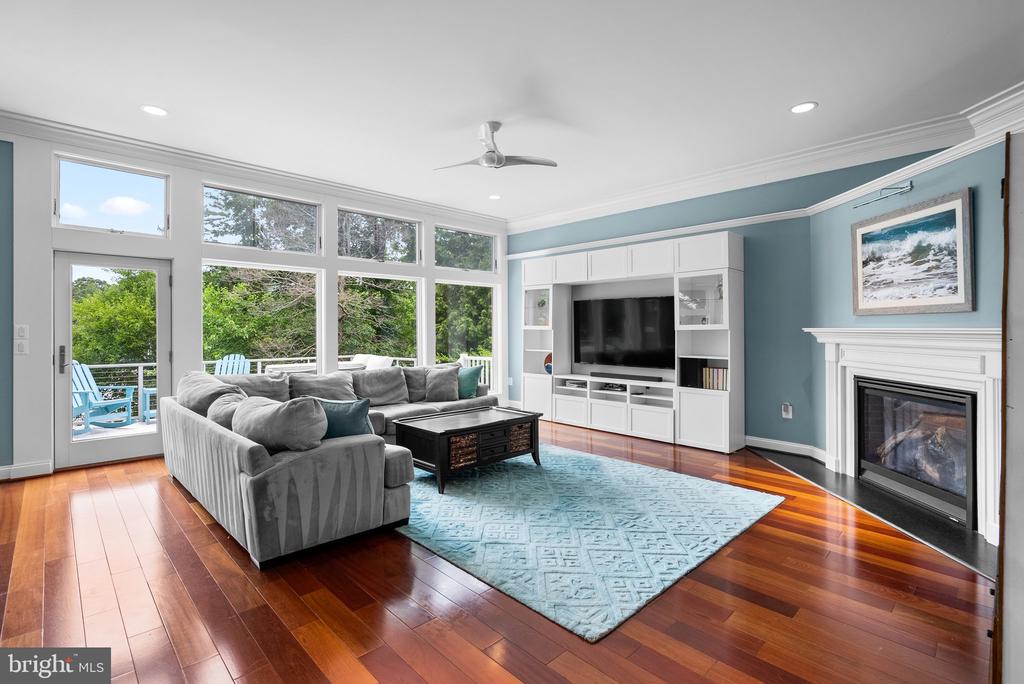 734 OAK GROVE CIRCLE
