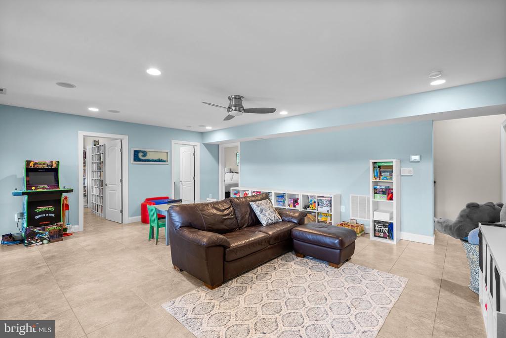 734 OAK GROVE CIRCLE