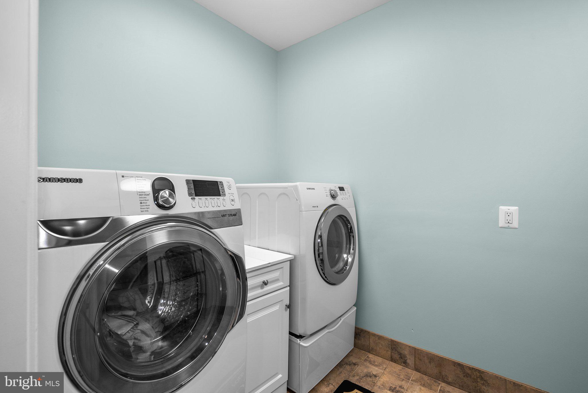 734 OAK GROVE CIRCLE