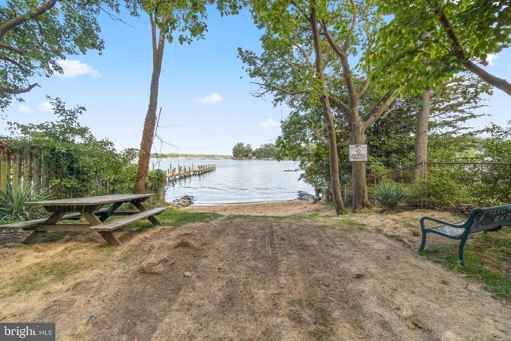 734 OAK GROVE CIRCLE