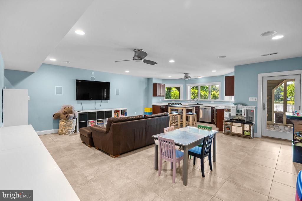 734 OAK GROVE CIRCLE