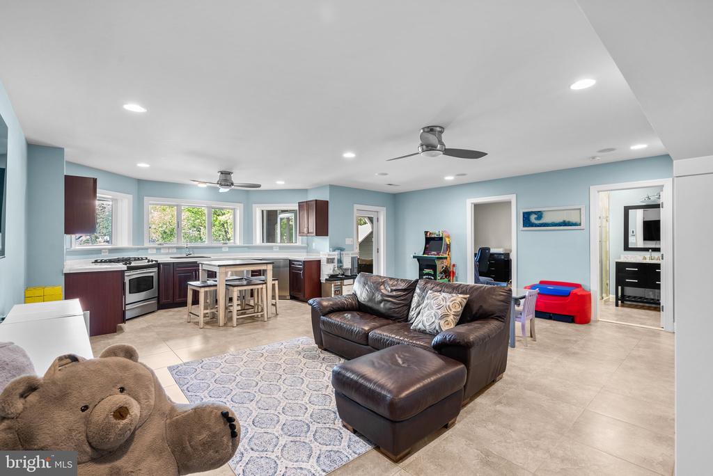 734 OAK GROVE CIRCLE