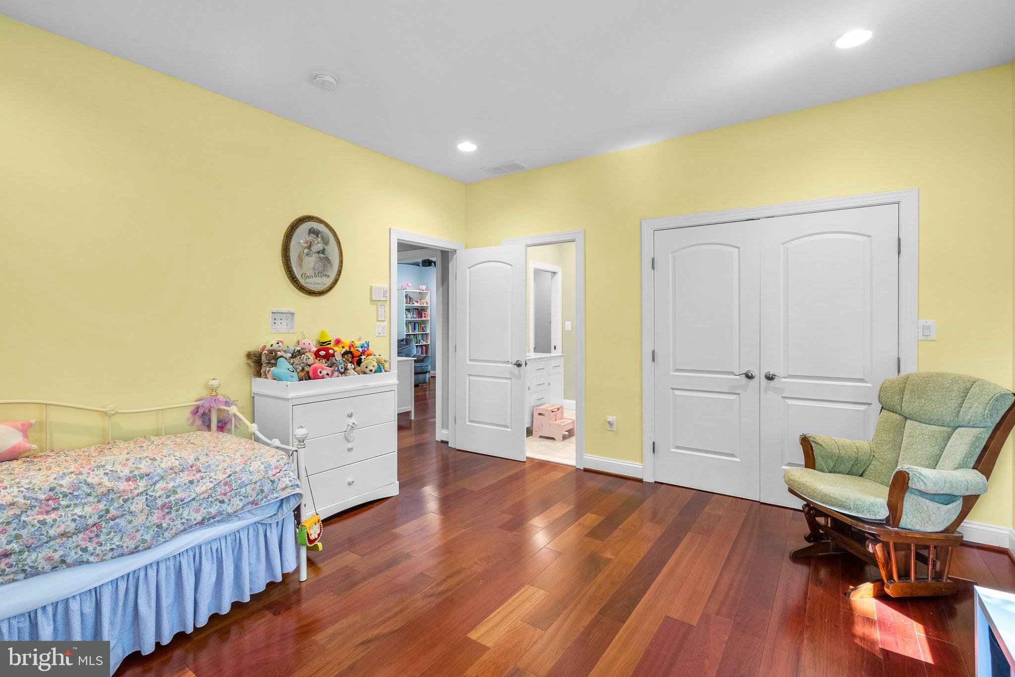 734 OAK GROVE CIRCLE