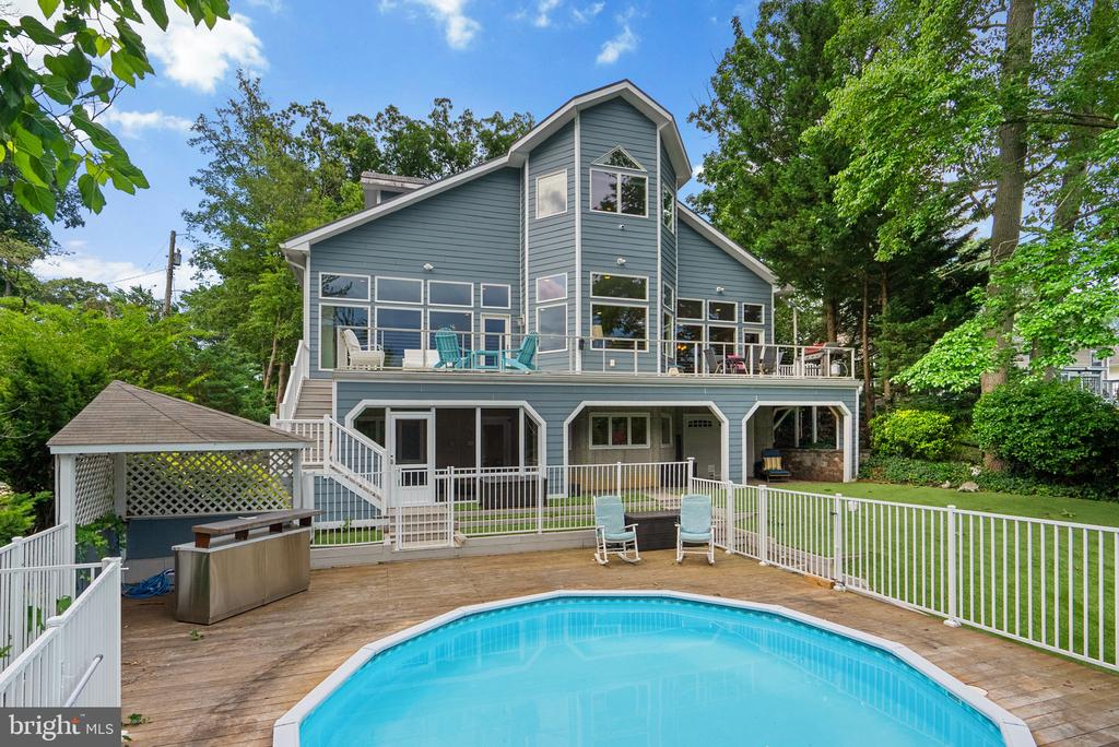 734 OAK GROVE CIRCLE