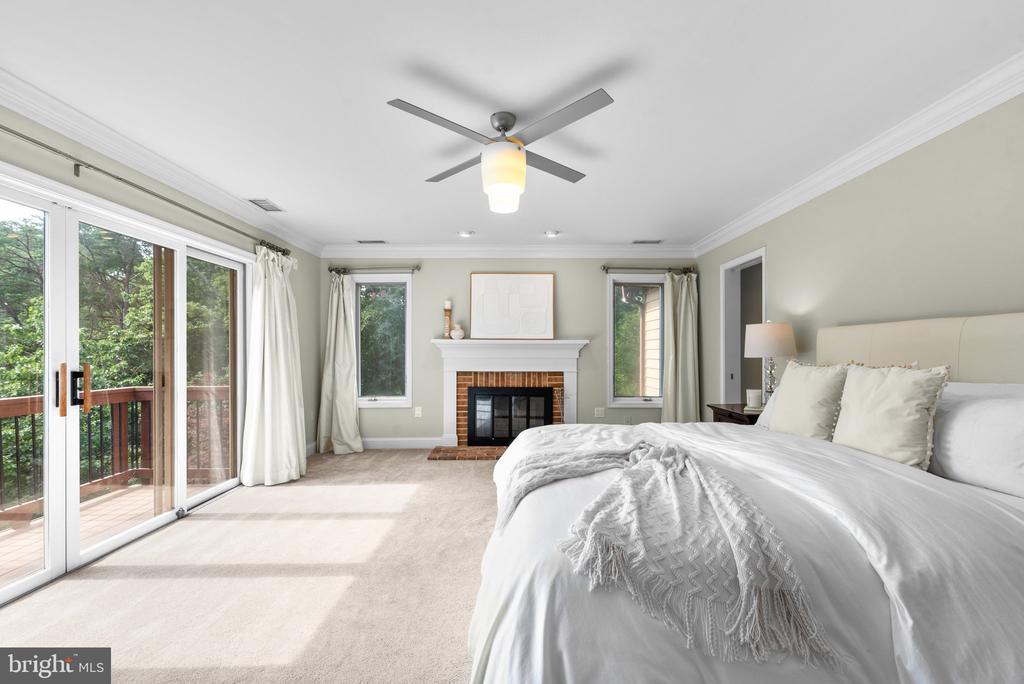 1200 MARINAVIEW DRIVE
