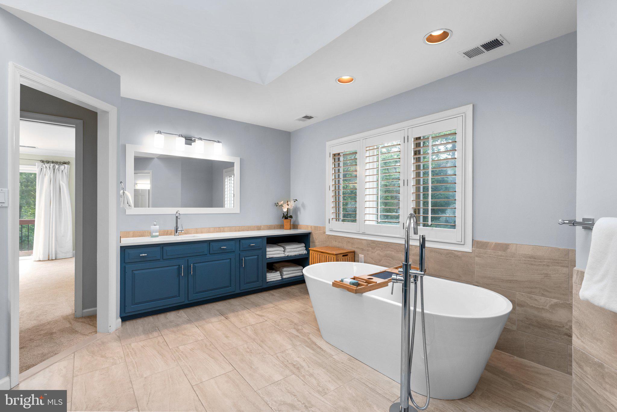 1200 MARINAVIEW DRIVE