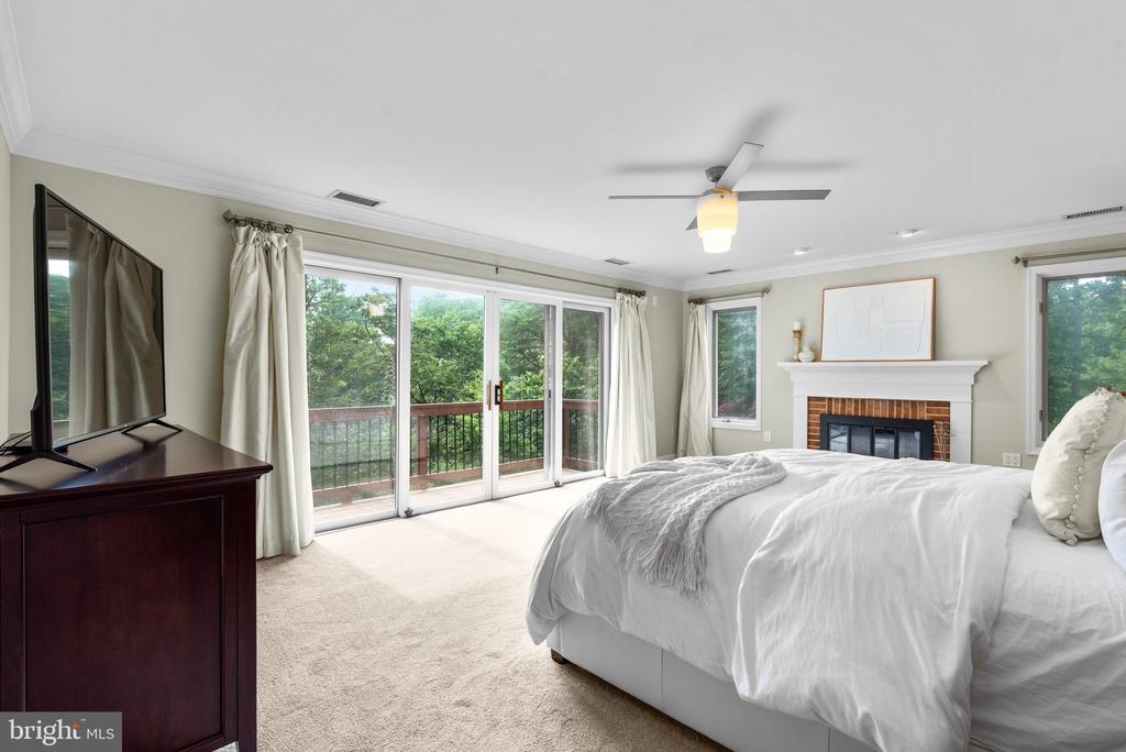 1200 MARINAVIEW DRIVE