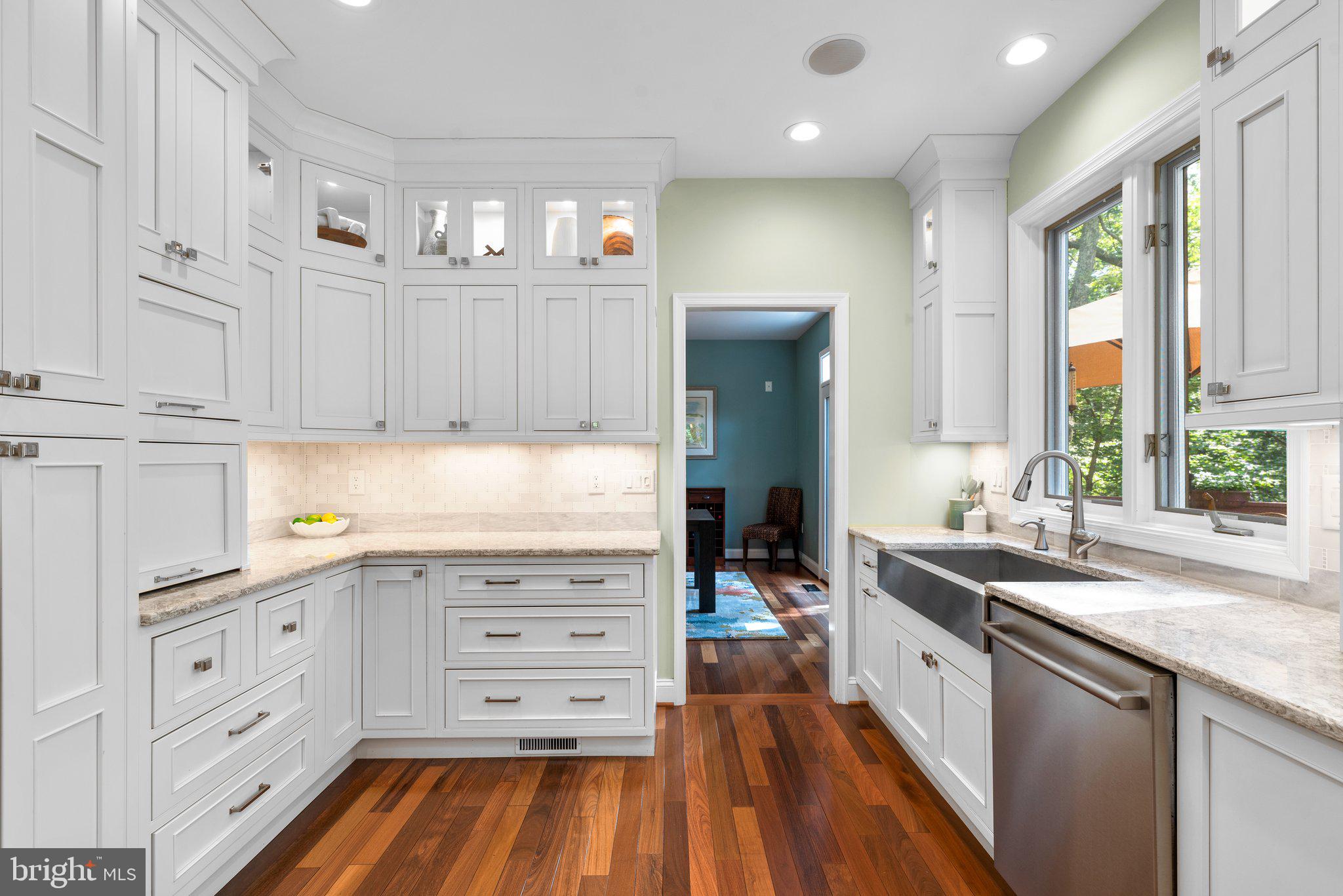 1200 MARINAVIEW DRIVE