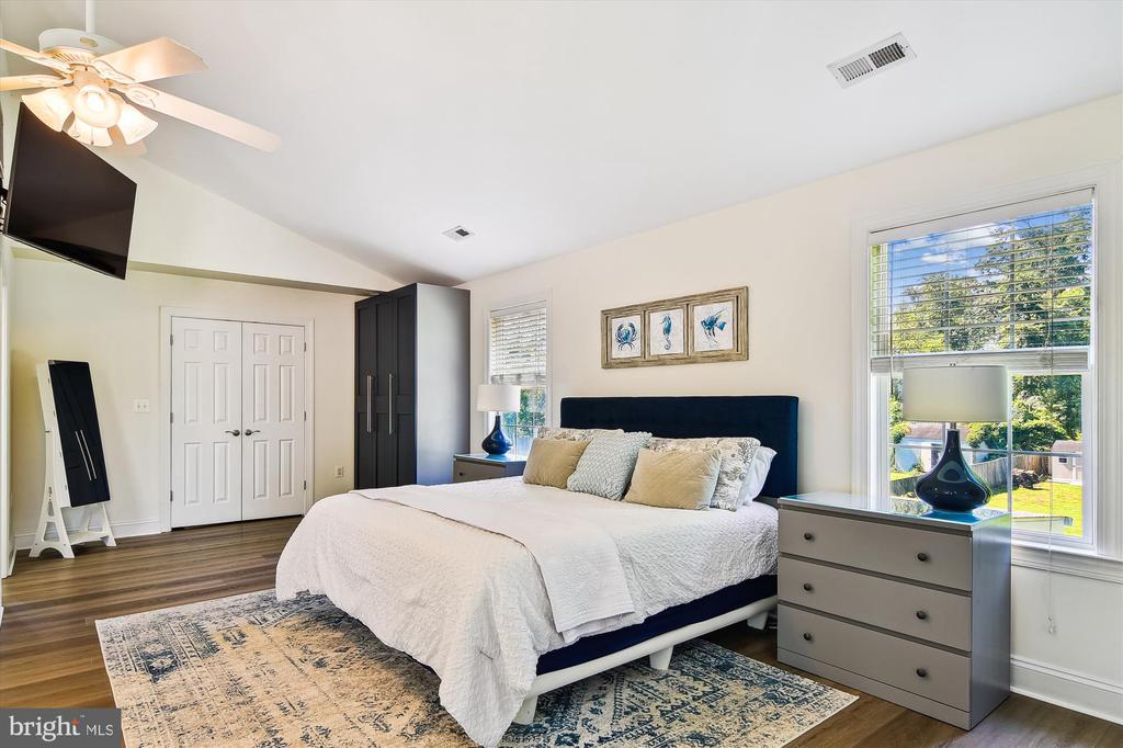 333 NORTH DRIVE