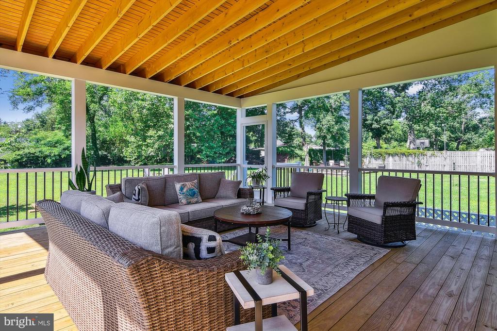 333 NORTH DRIVE