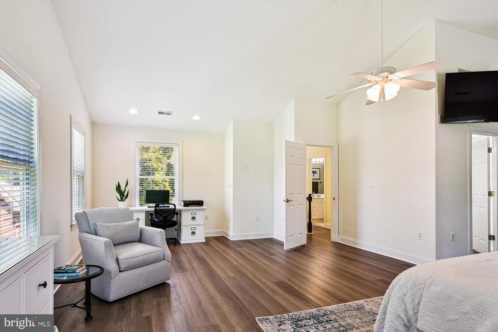 333 NORTH DRIVE
