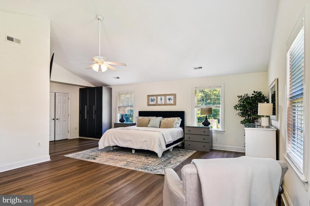 333 NORTH DRIVE