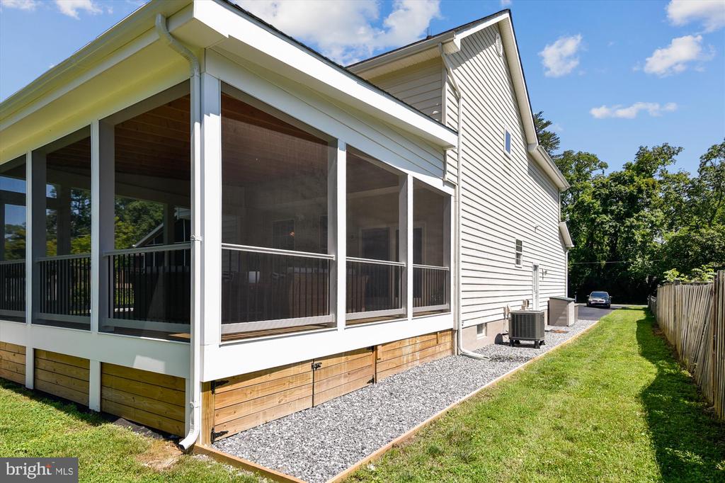 333 NORTH DRIVE