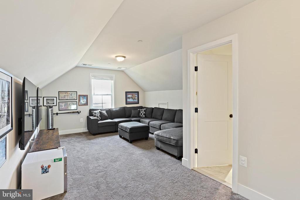 1638 CHESAPEAKE LANE