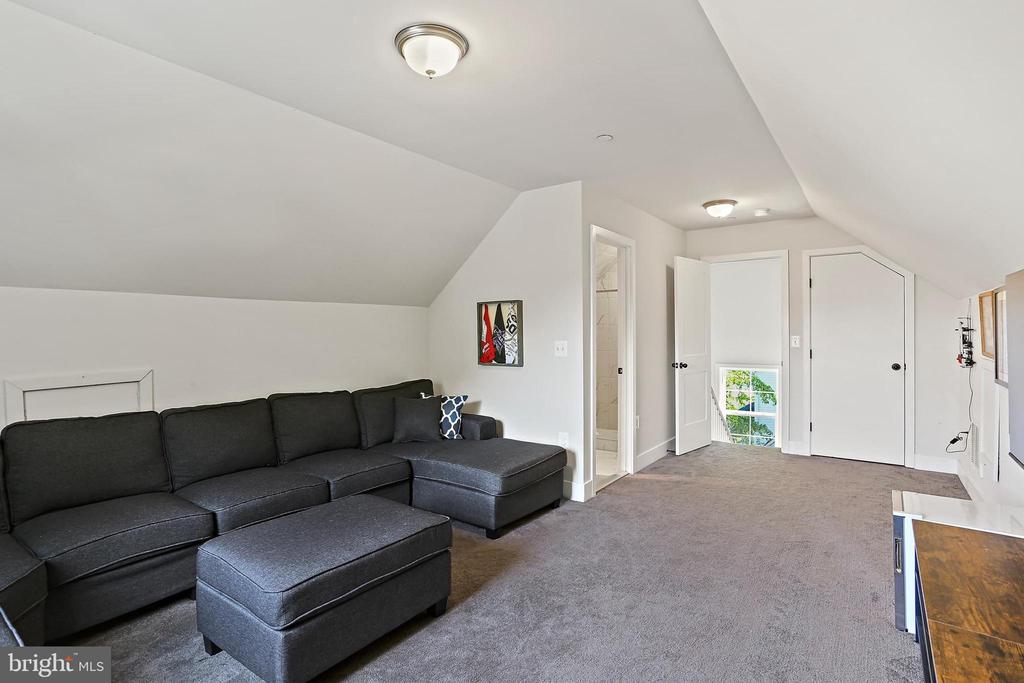 1638 CHESAPEAKE LANE