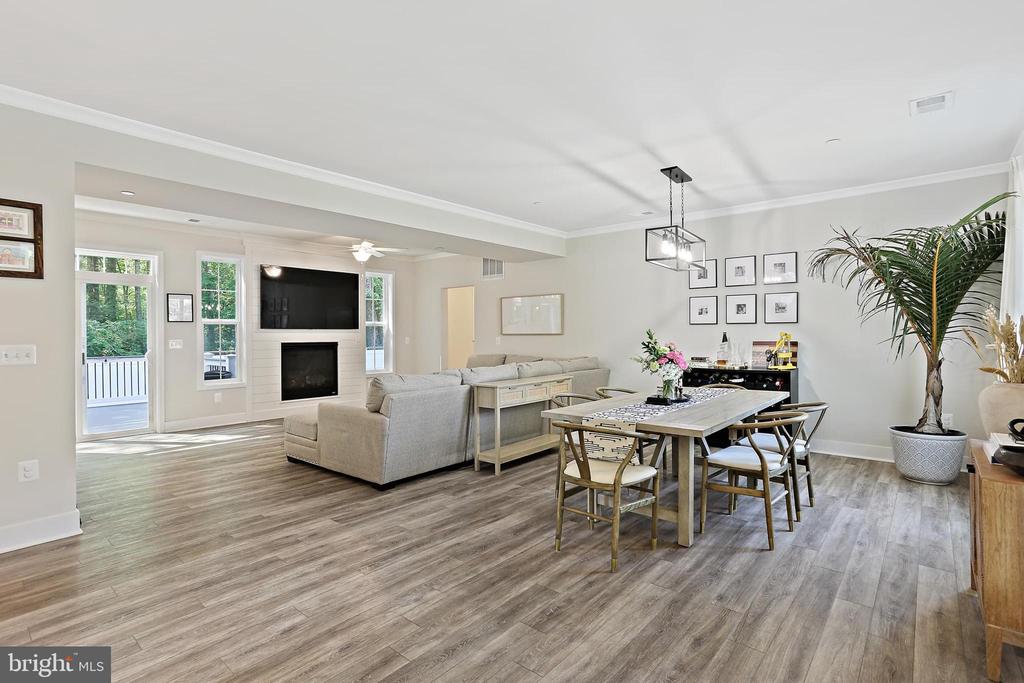 1638 CHESAPEAKE LANE