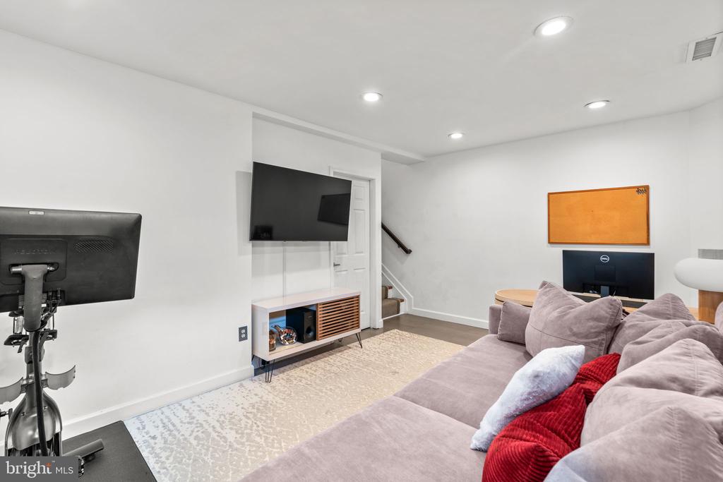446 COLONIAL RIDGE LANE