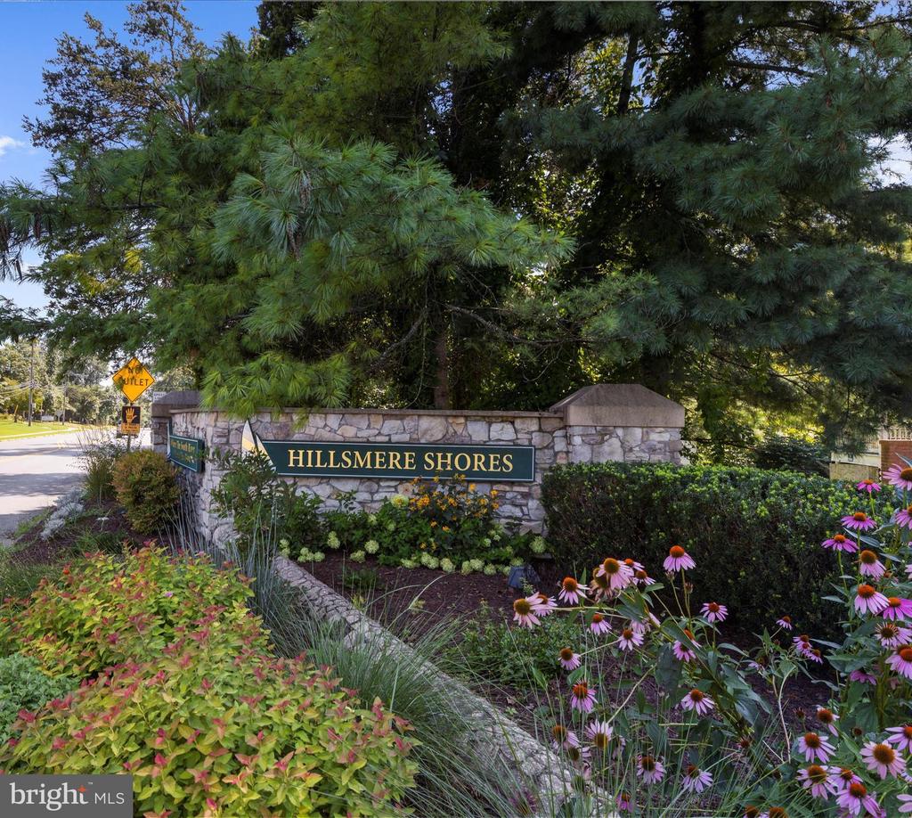 527 LEE CIRCLE
