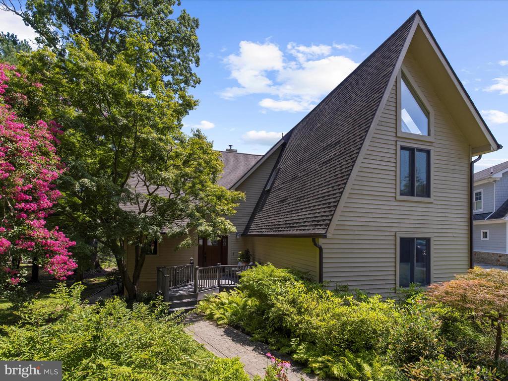 527 LEE CIRCLE