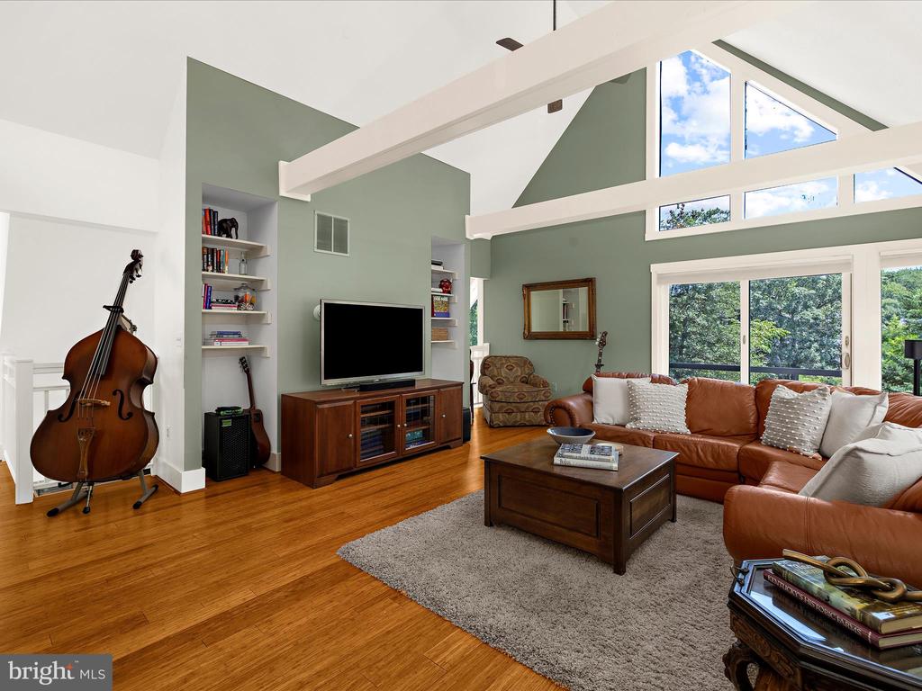 527 LEE CIRCLE