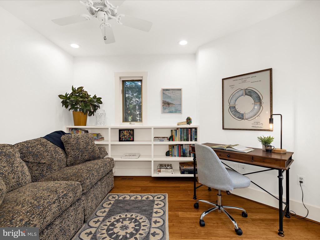 527 LEE CIRCLE