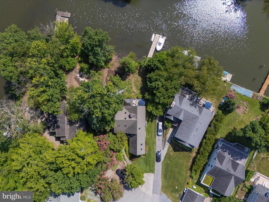527 LEE CIRCLE