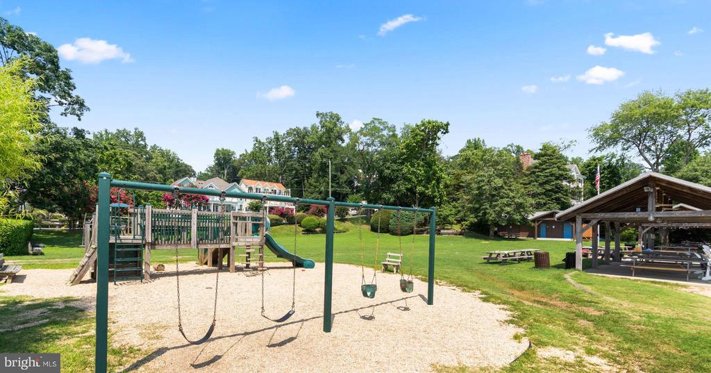 105 TRAILING IVY LANE