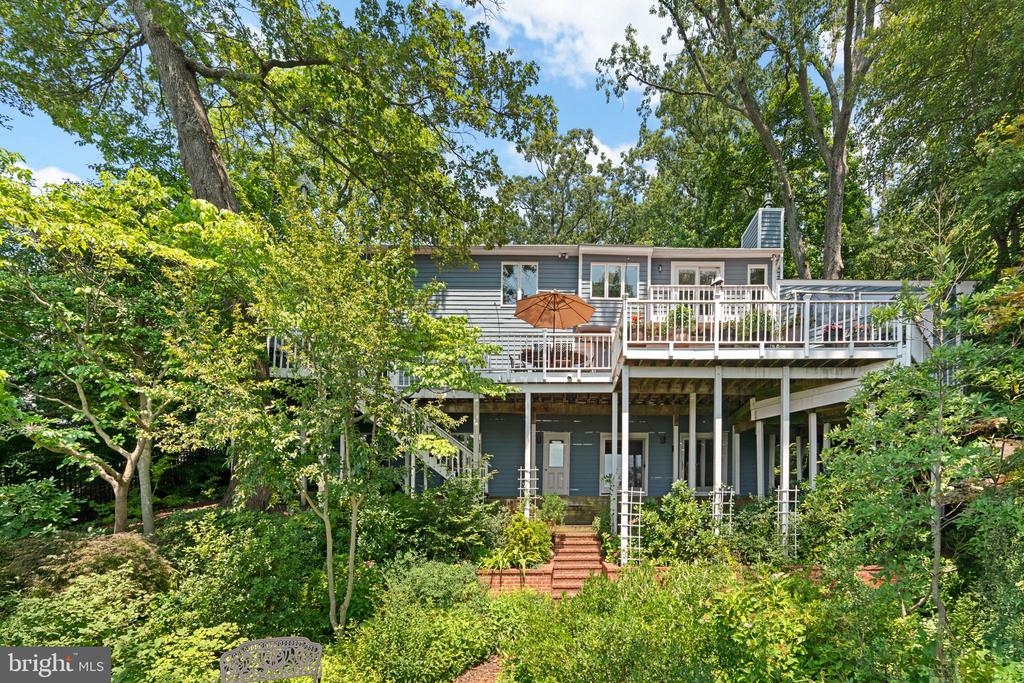 105 TRAILING IVY LANE