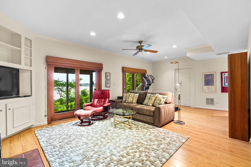 105 TRAILING IVY LANE