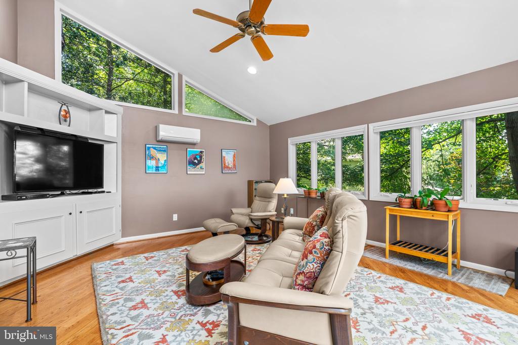 105 TRAILING IVY LANE