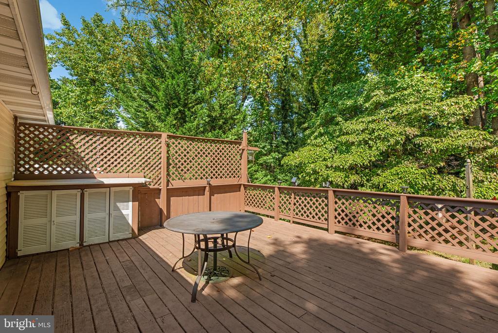 939 KINHART COURT