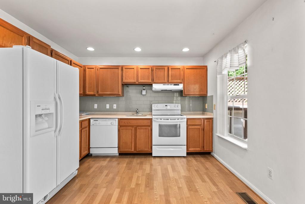 939 KINHART COURT