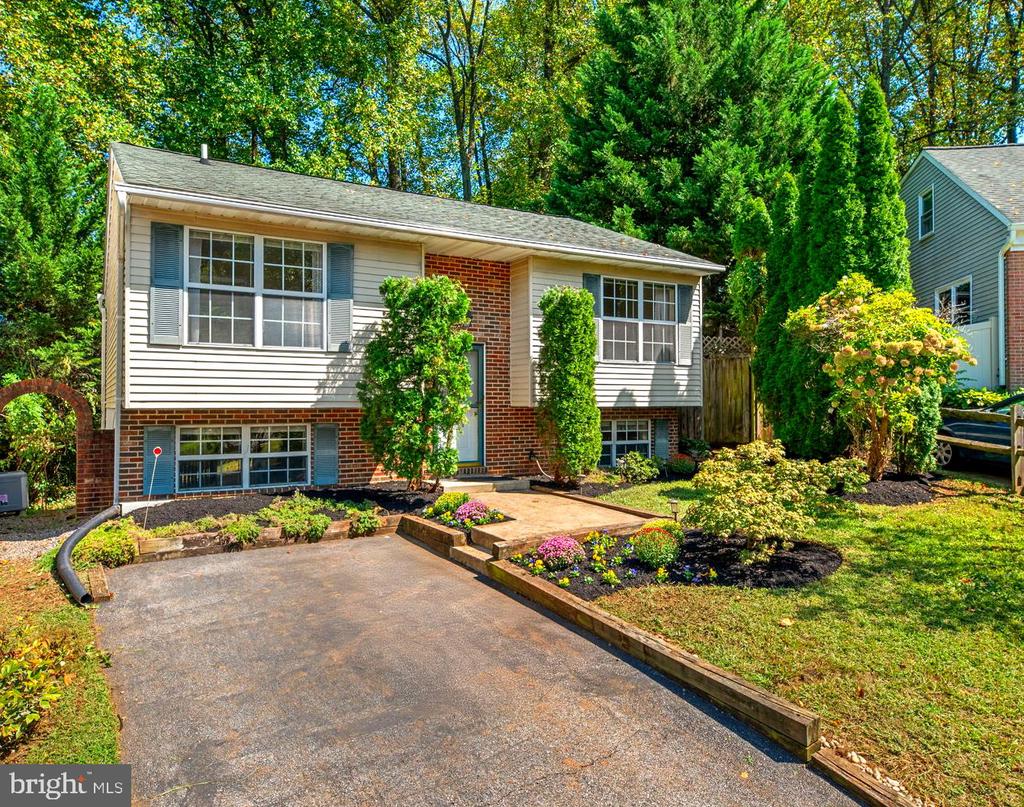 939 KINHART COURT