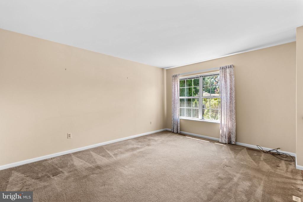 939 KINHART COURT