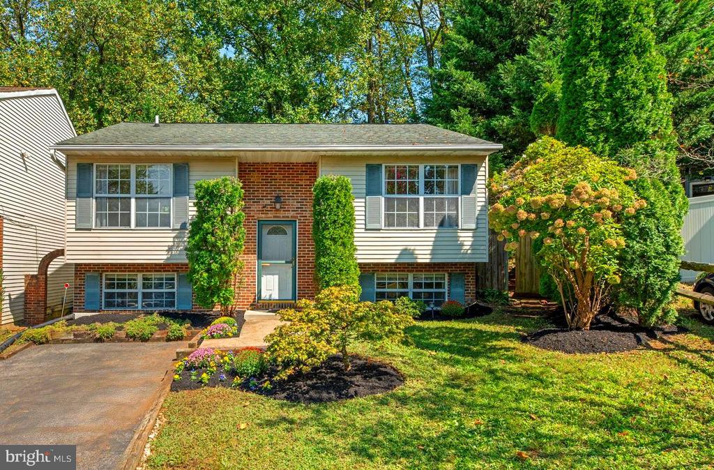 939 KINHART COURT