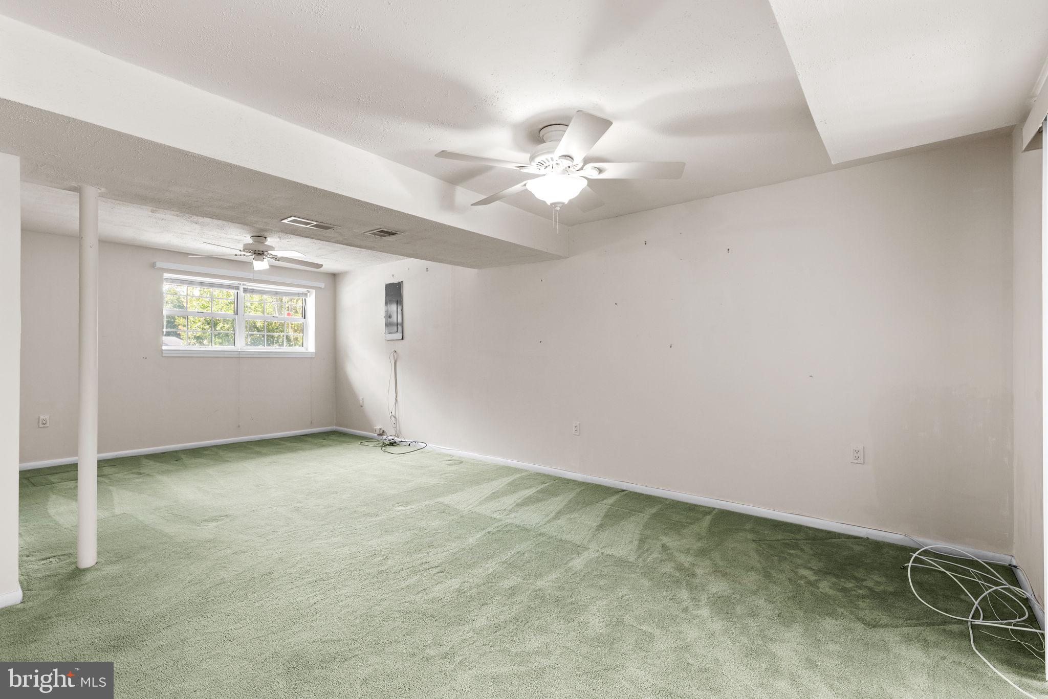 939 KINHART COURT