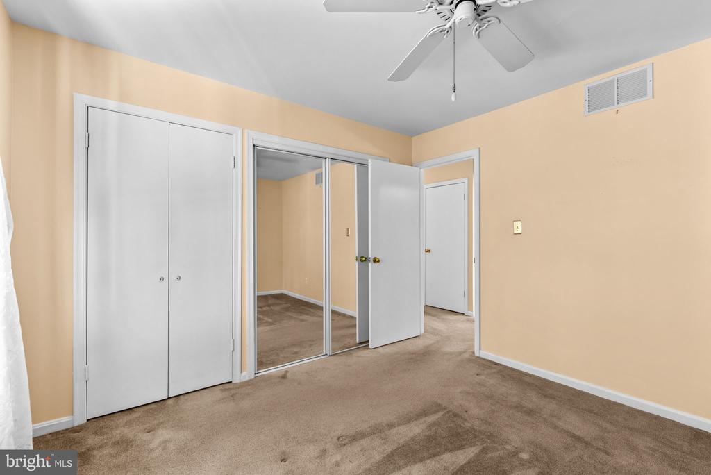 939 KINHART COURT