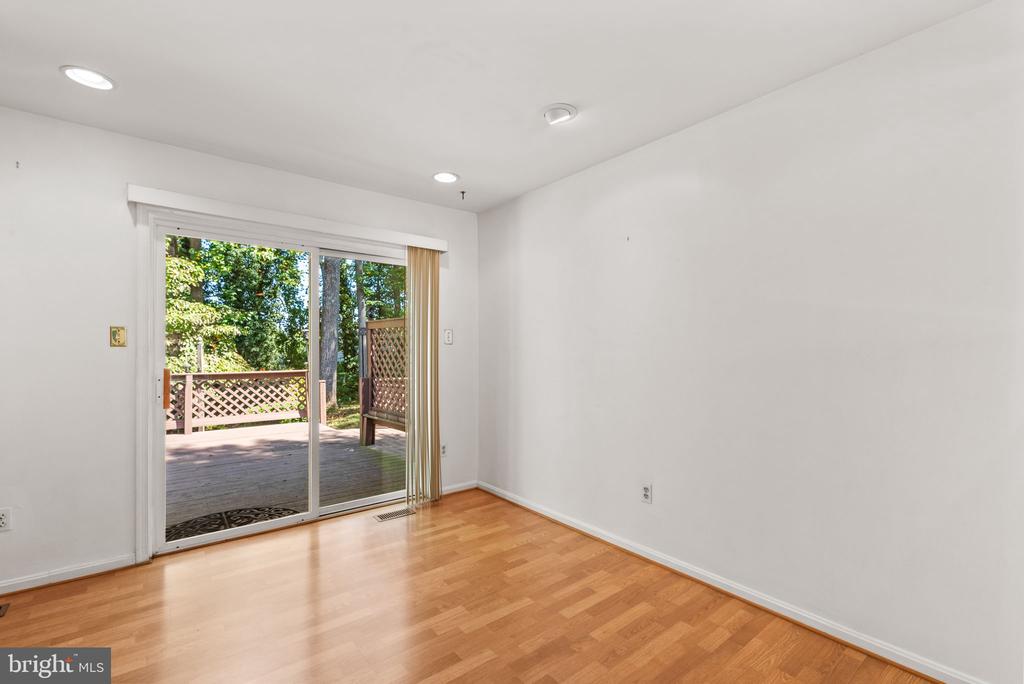 939 KINHART COURT