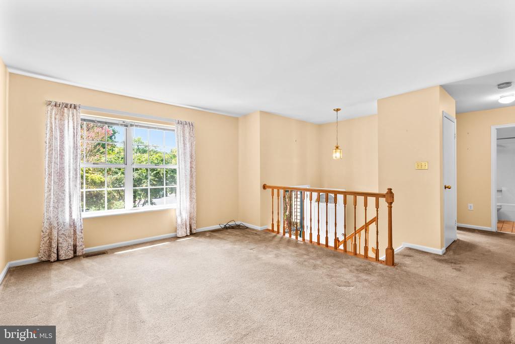 939 KINHART COURT