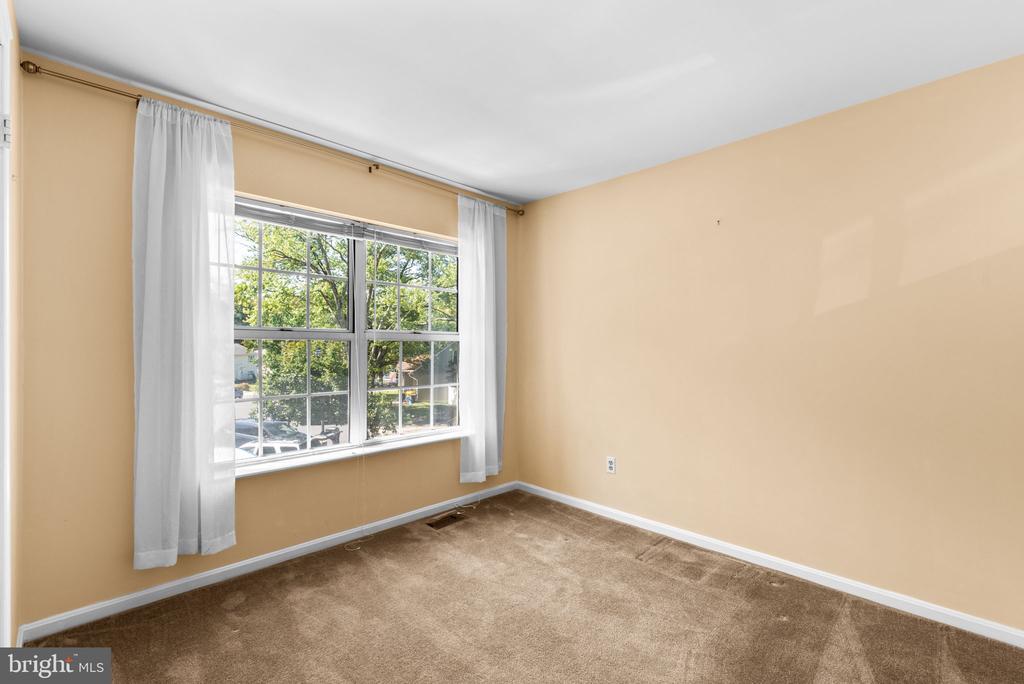 939 KINHART COURT