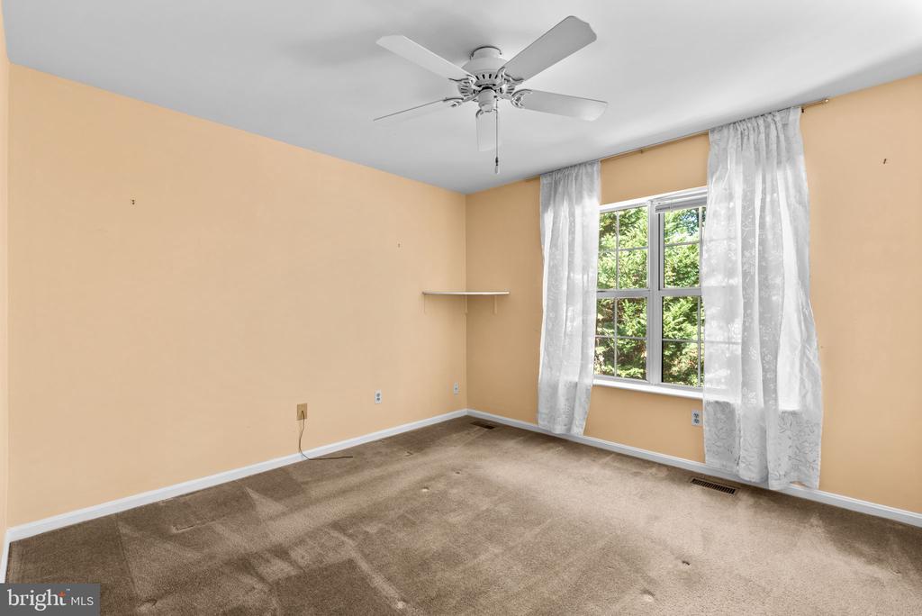 939 KINHART COURT