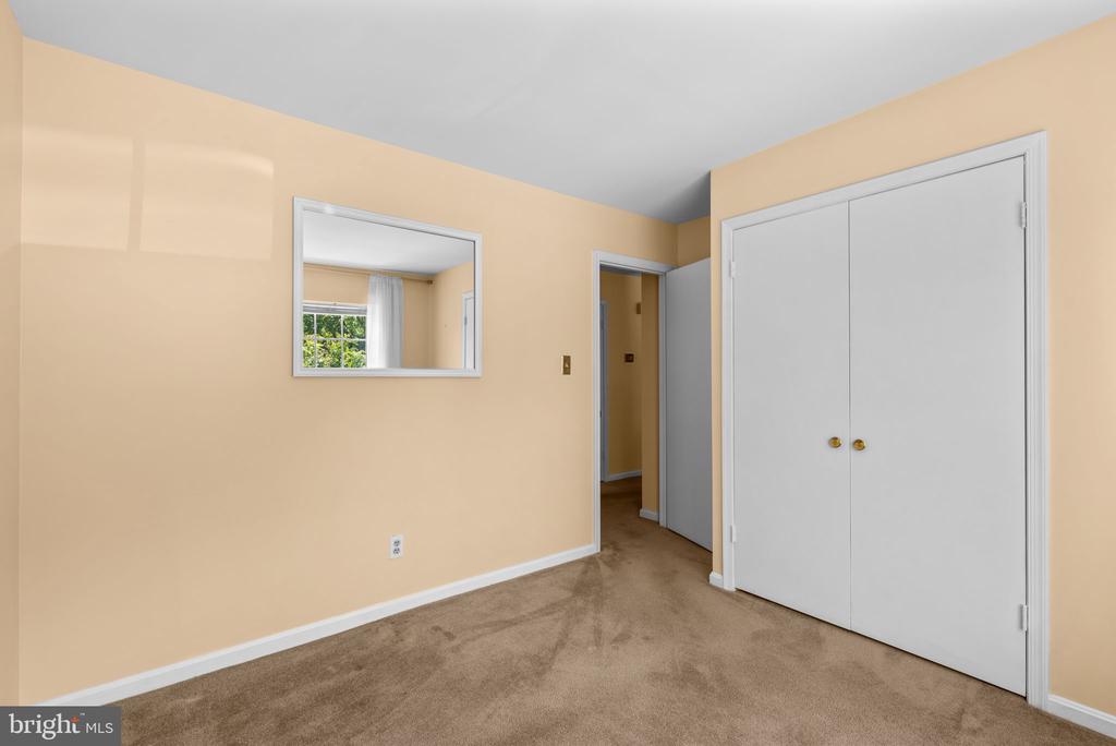 939 KINHART COURT