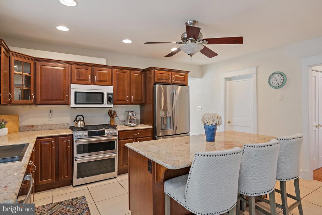 413 JOYCE LANE W