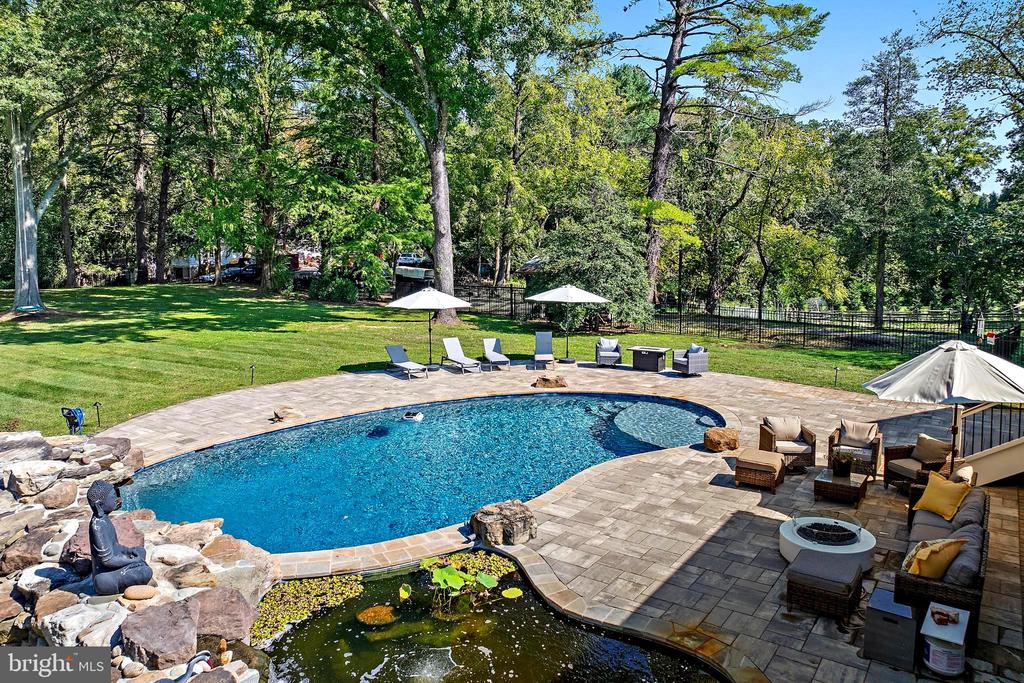 413 JOYCE LANE W